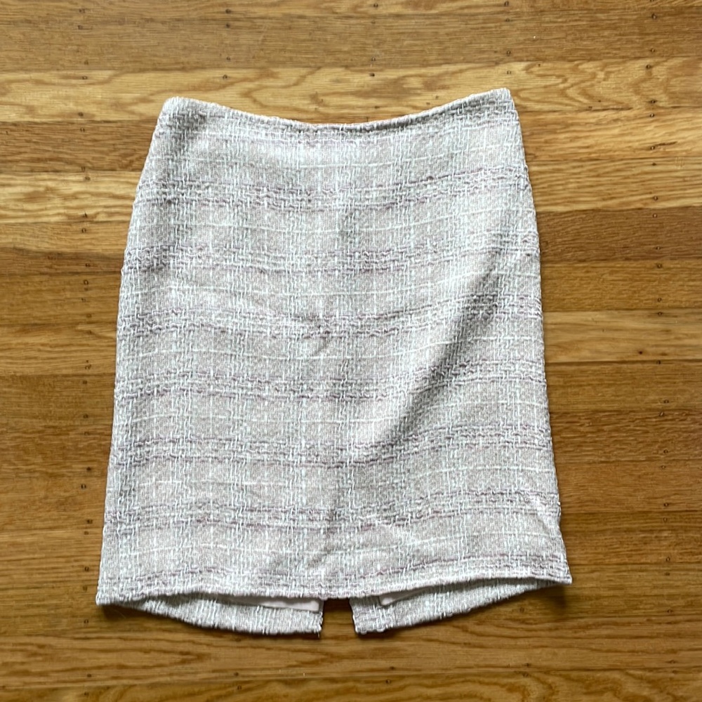 Joseph size 38 pink tweed pencil skirt.